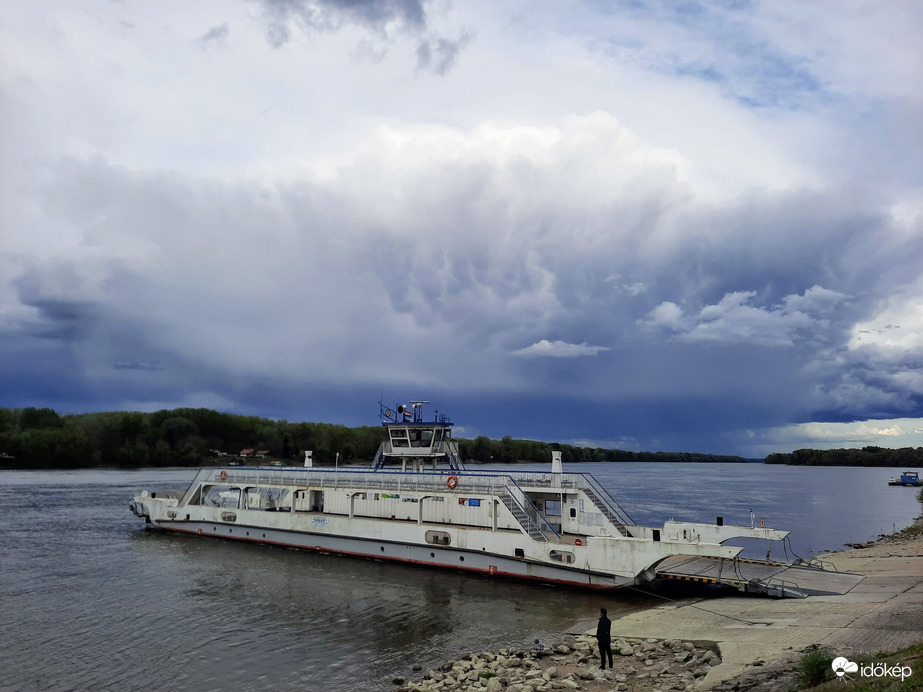 Zivatarfelhő Mohács felett