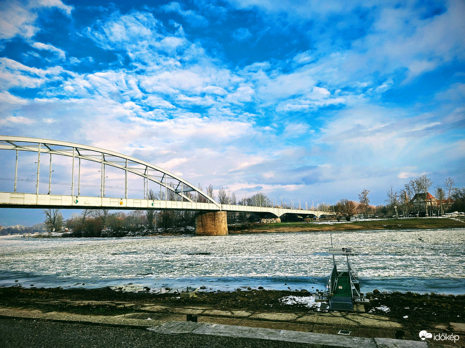 A zajló Tisza Szegeden